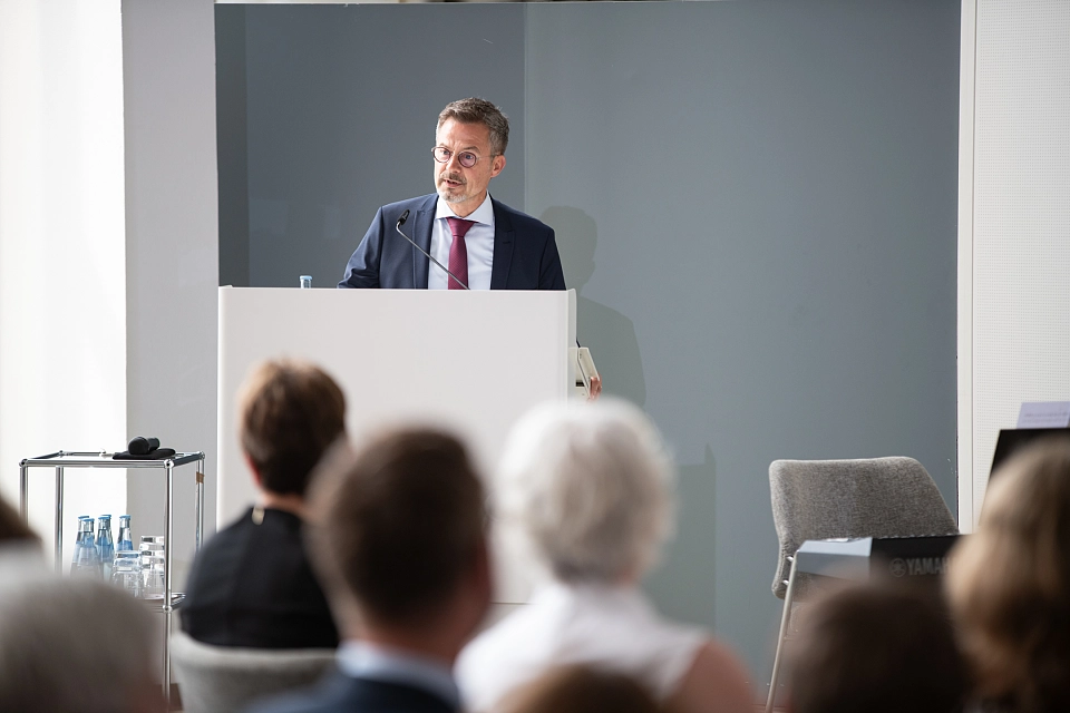 Pr&auml;sident des Staatgerichtshofs Prof. Peter Sperlich